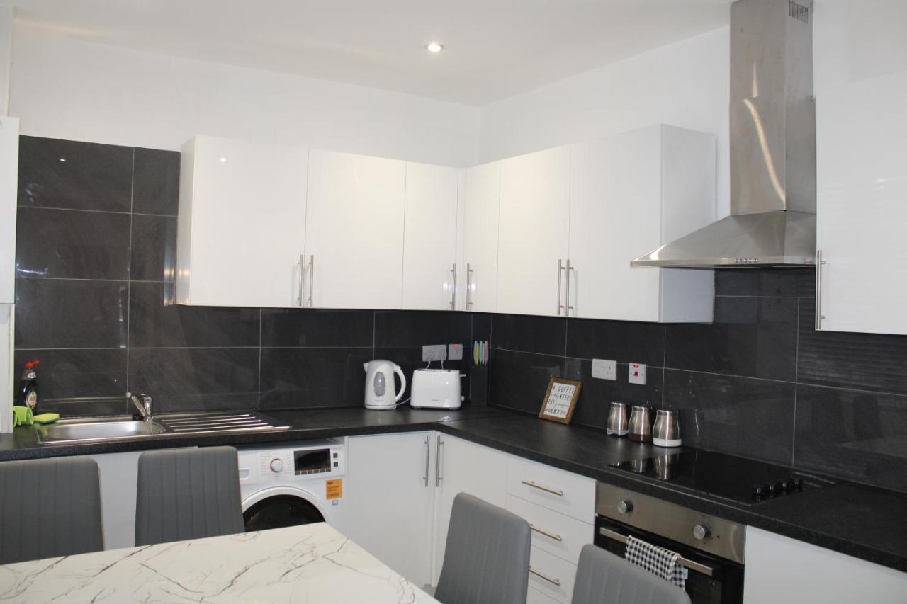 Beautiful, Spacious, Old Trafford Home 맨체스터 외부 사진
