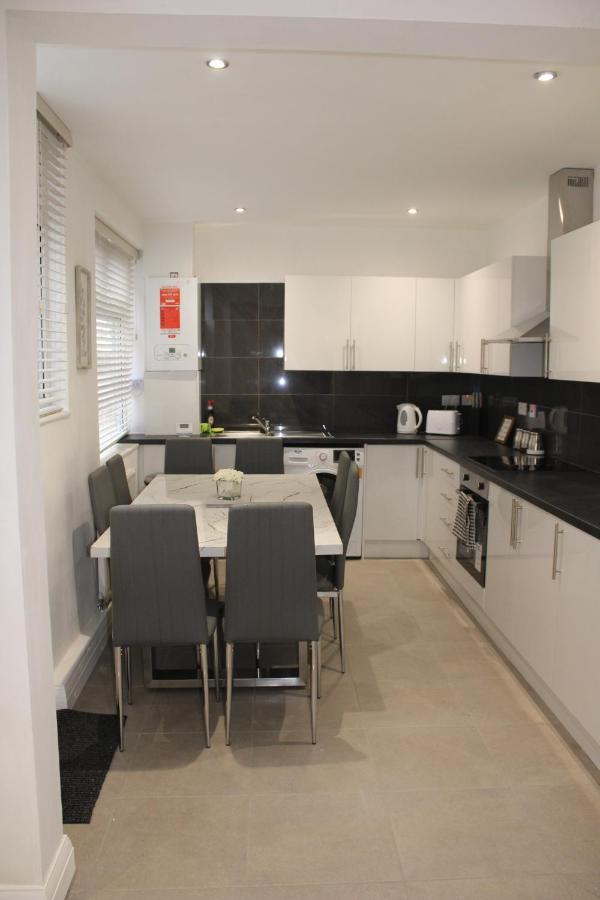 Beautiful, Spacious, Old Trafford Home 맨체스터 외부 사진