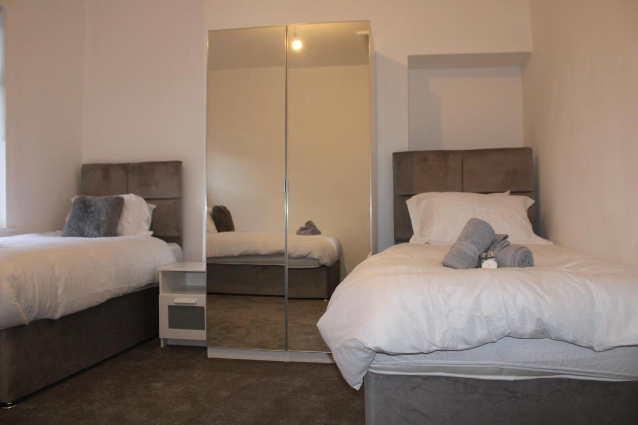 Beautiful, Spacious, Old Trafford Home 맨체스터 외부 사진